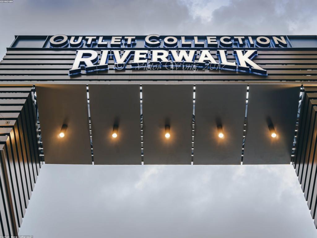 ស្លតបញ្ចុះតម្លៃ: ការបញ្ជាក់ទំនាក់ទំនងនៃការដាក់ពាណិជ្ជកម្ម